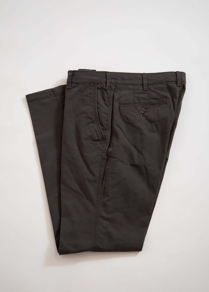 Grå chinos med stretch