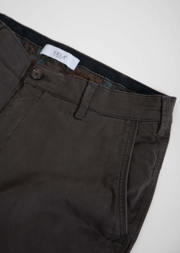 Grå chinos med stretch